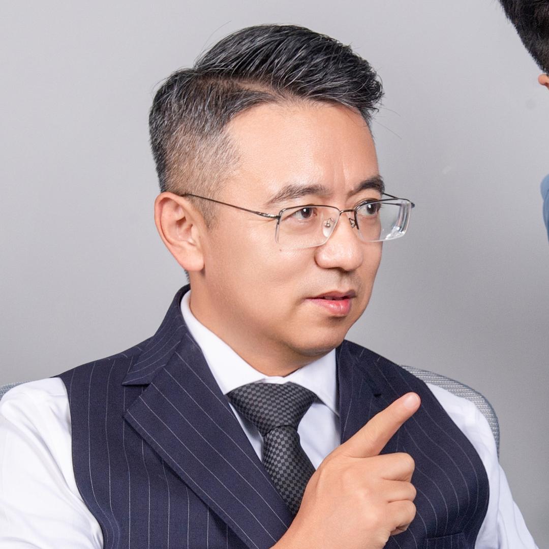 张嘉良的小助理