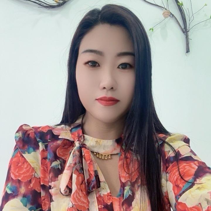 开塔吊的女人