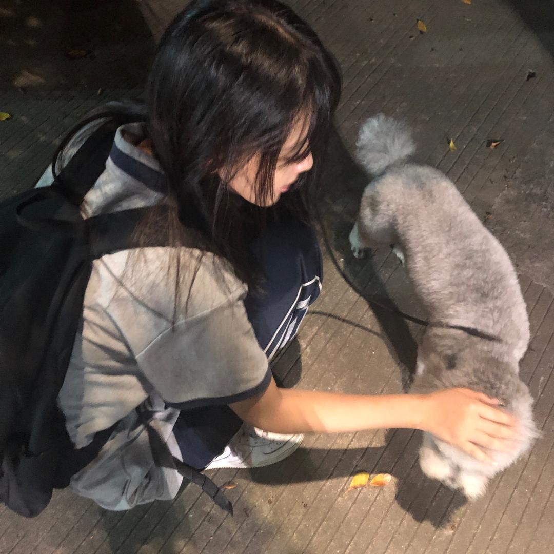 含姿卢