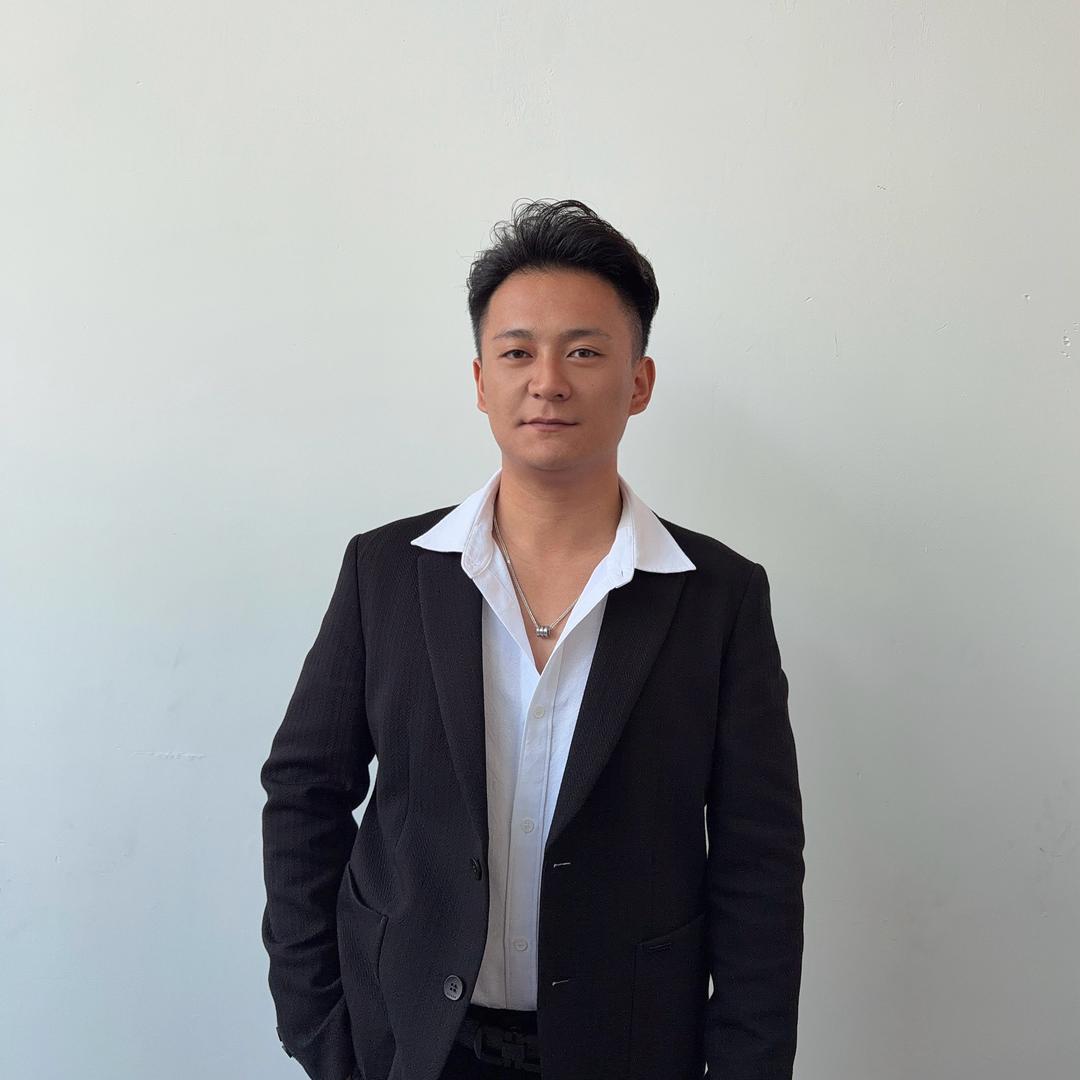 傅老板(身高1.89)—伊犁万通二手车