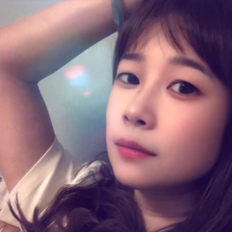 ୧Zh·ᰔᩚou୨ ๑•̌.•̑๑