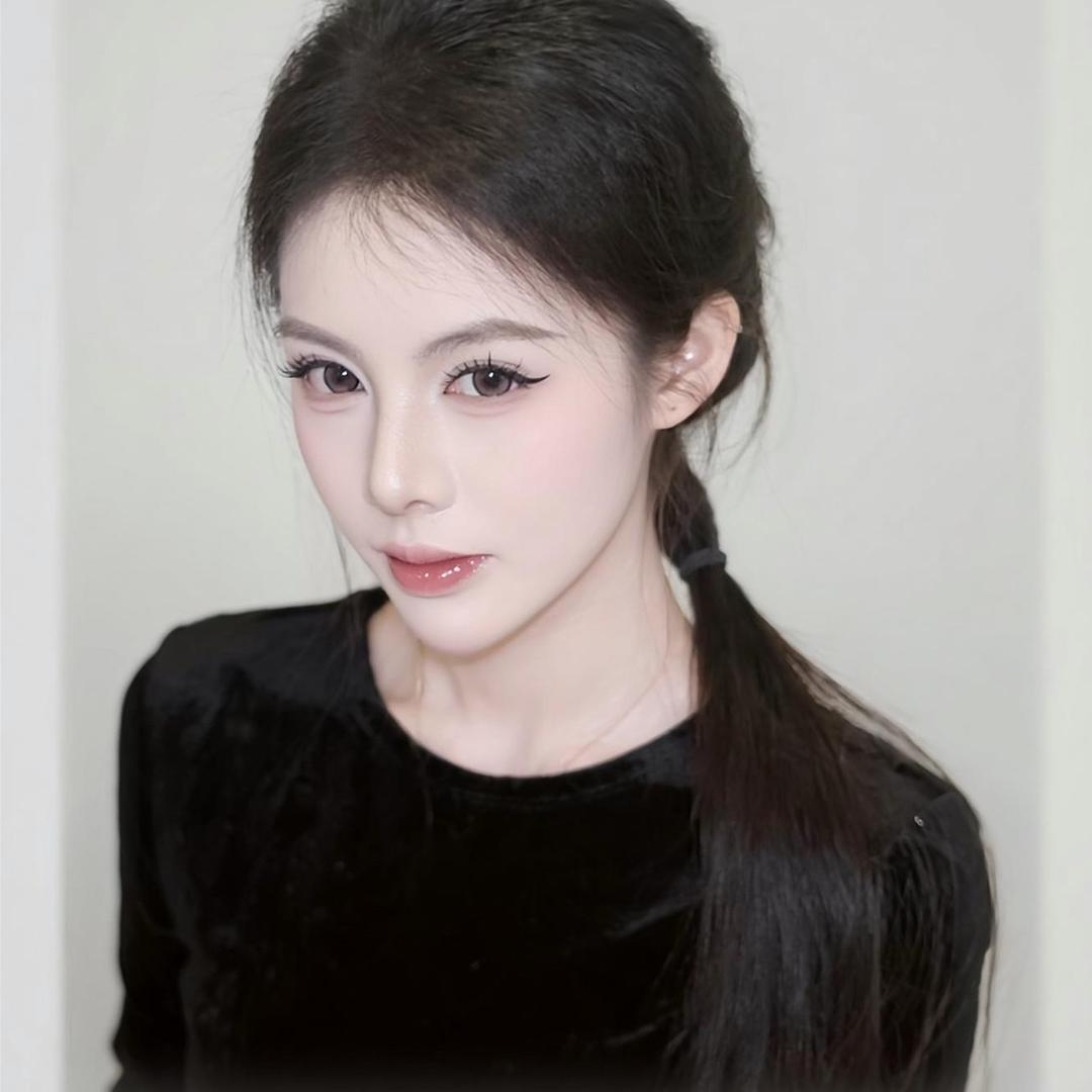 夏妍.