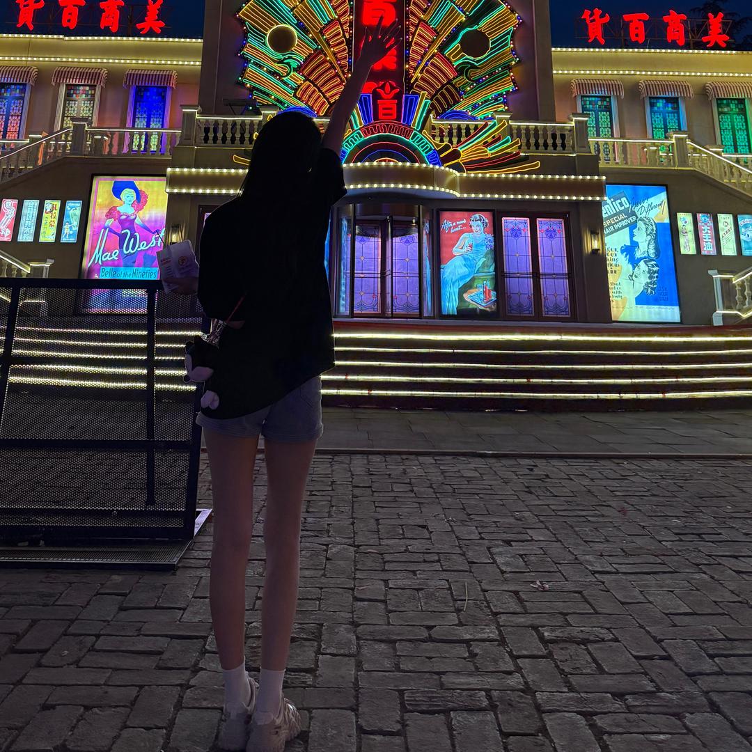 - 梦梦睡醒了.