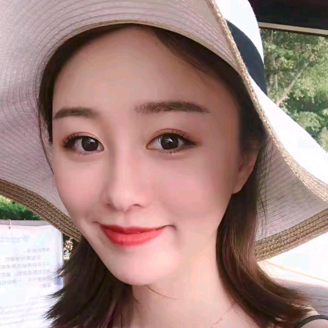 邱莹莹（绝美穿搭）