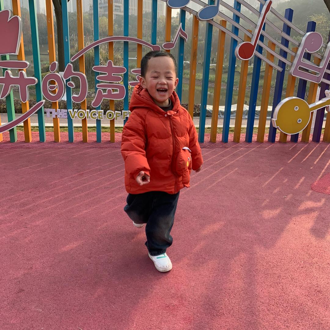 羅素琼，