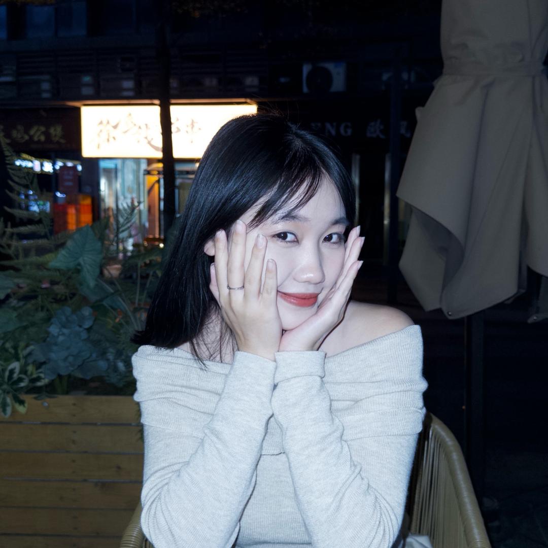 小梨爱吃冰