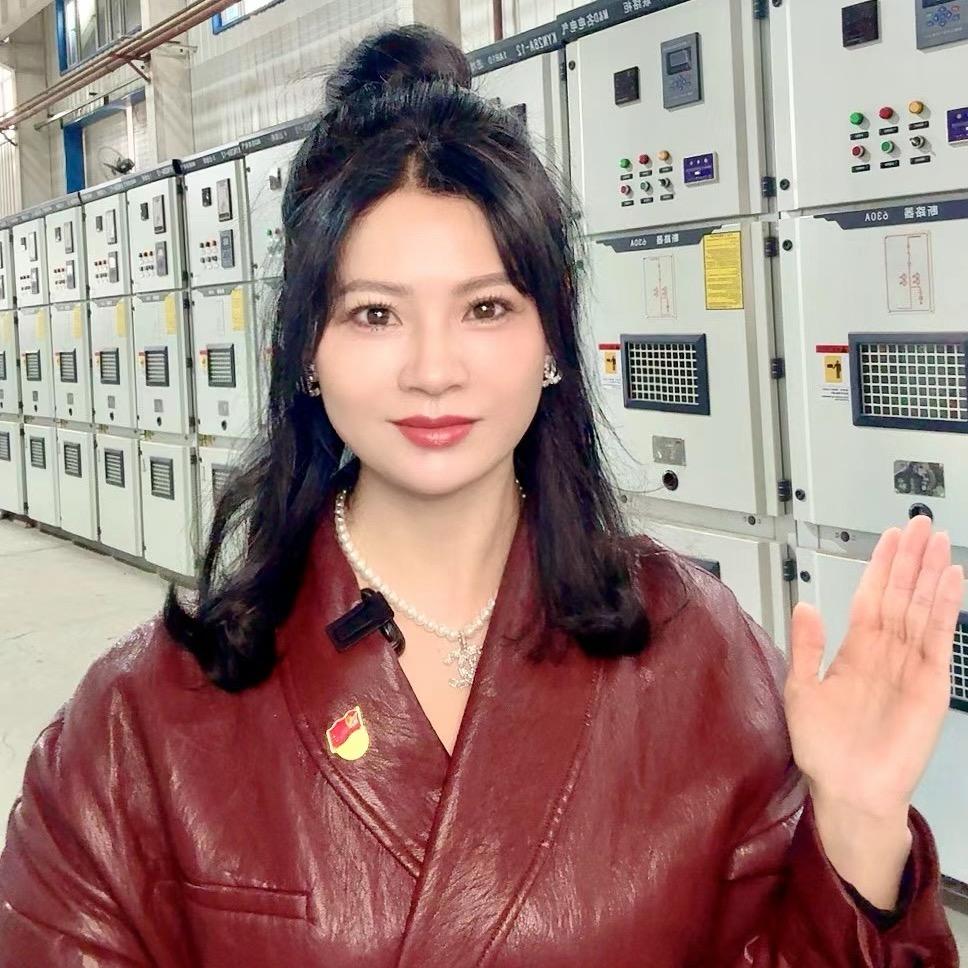 名电电气 老板娘