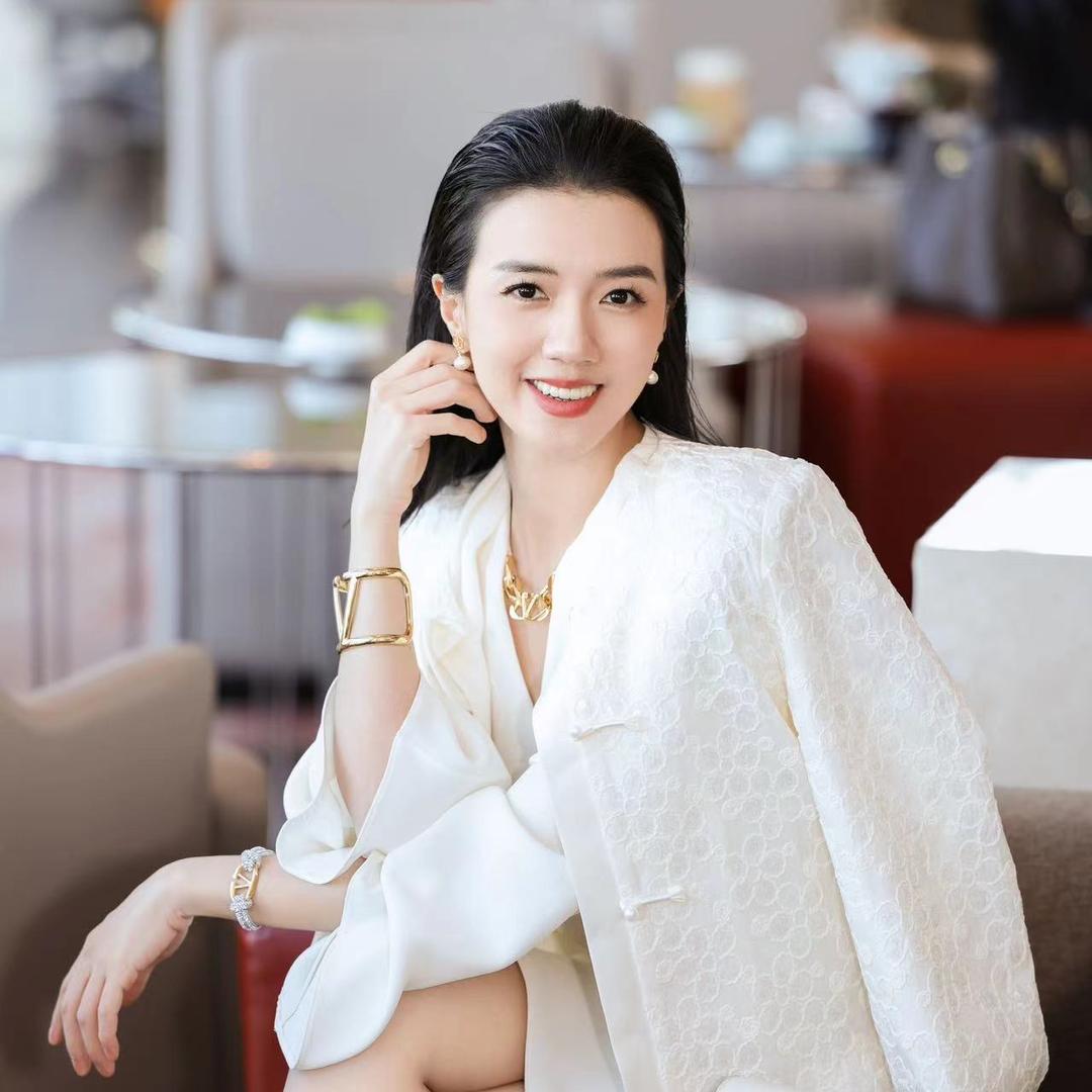 小小莎轻奢女装设计