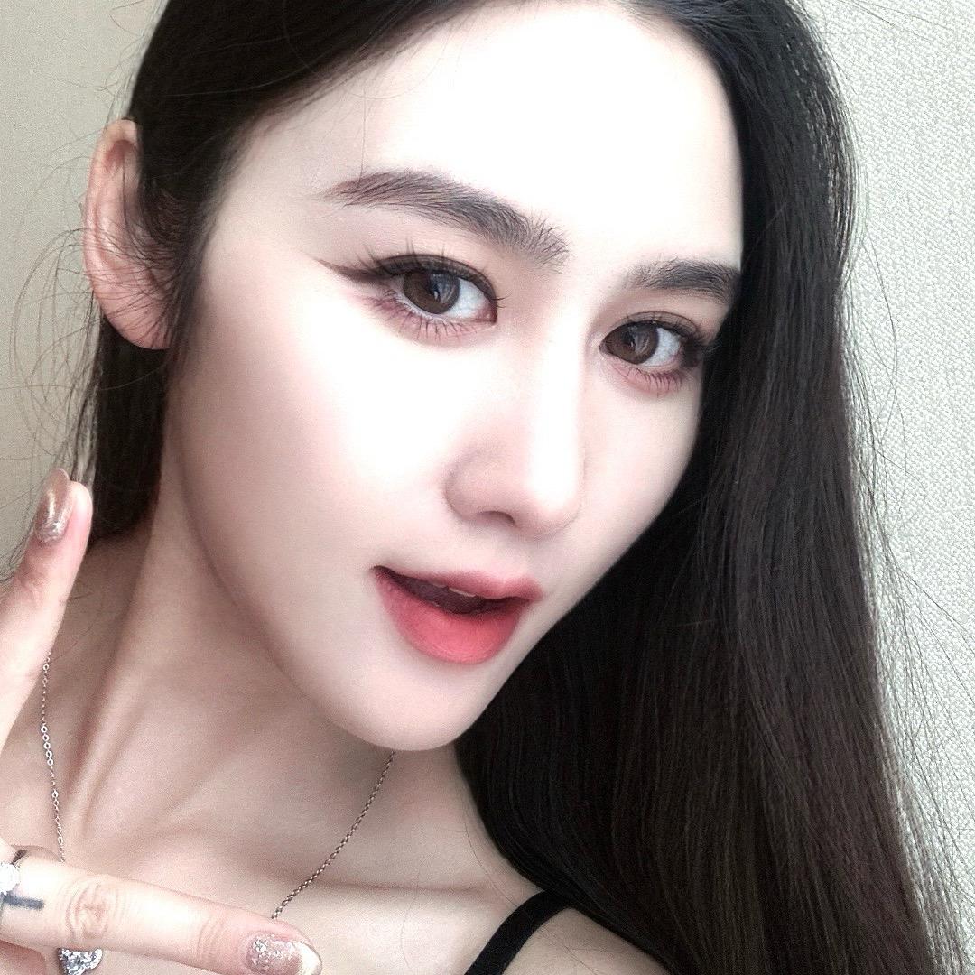 我也不太了解她