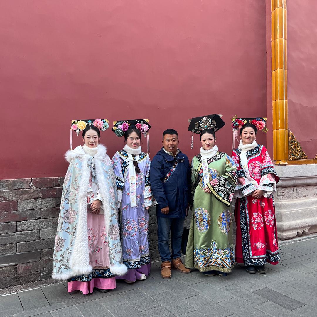 小梁导游