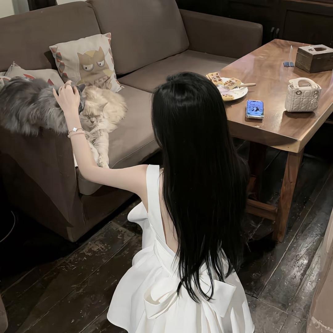 是谁穿了小六的袜子