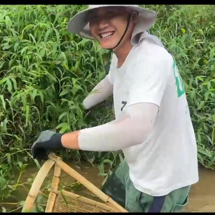 老二（户外捕鱼）