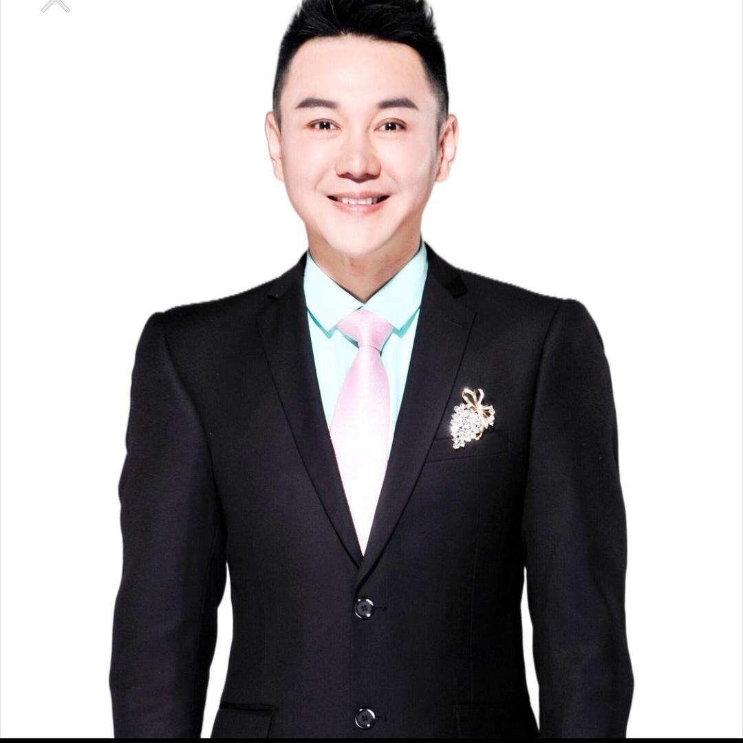 权威敬业的主持人肖贵宁