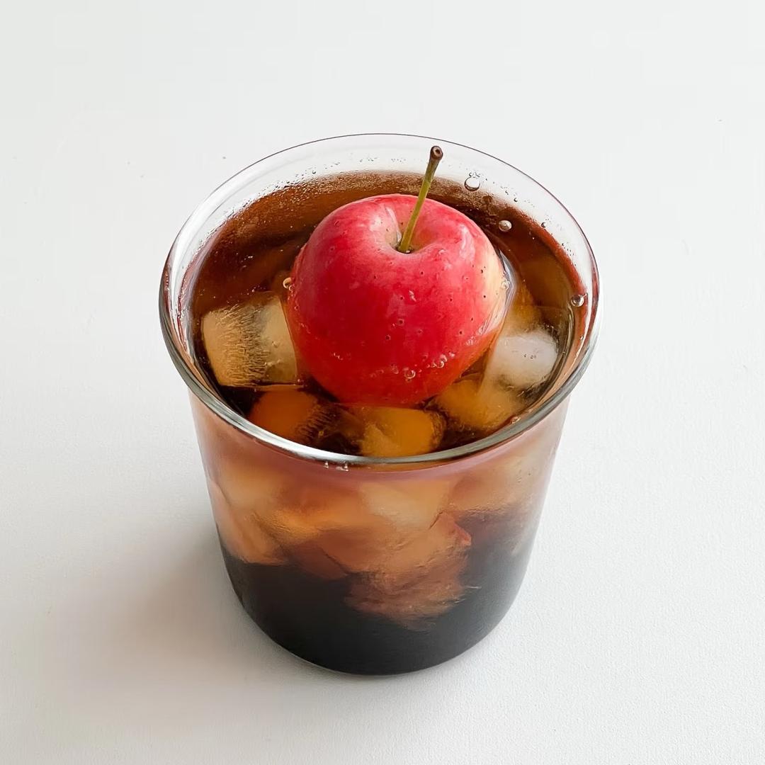 一杯苹果气泡水
