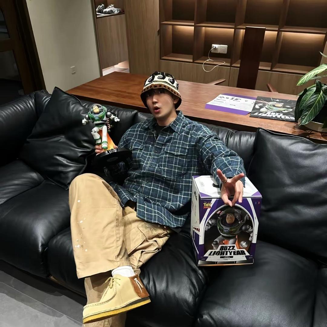 猛踹瘸子那条好腿.