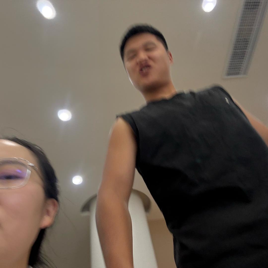 小何同学创业中