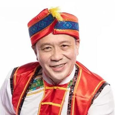 广西陆大叔卖脆皮鸡煲翻身