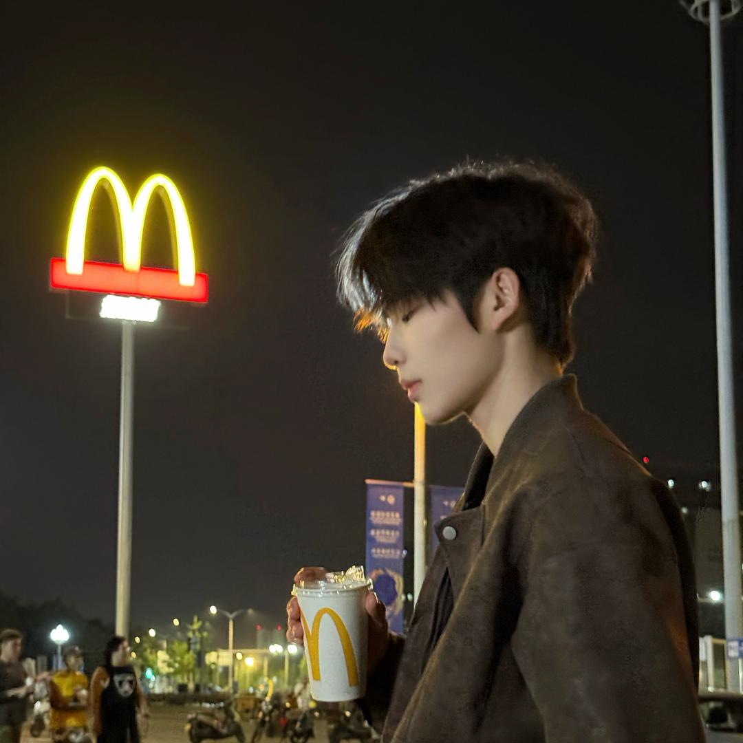 周肖齐²⁷⁹⁹