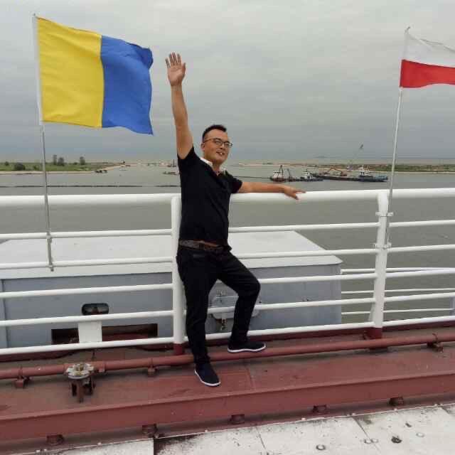 只饮烈酒不谈过往