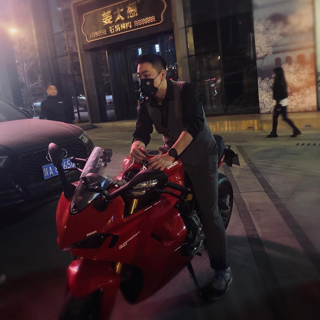 龙龙爱喝点儿