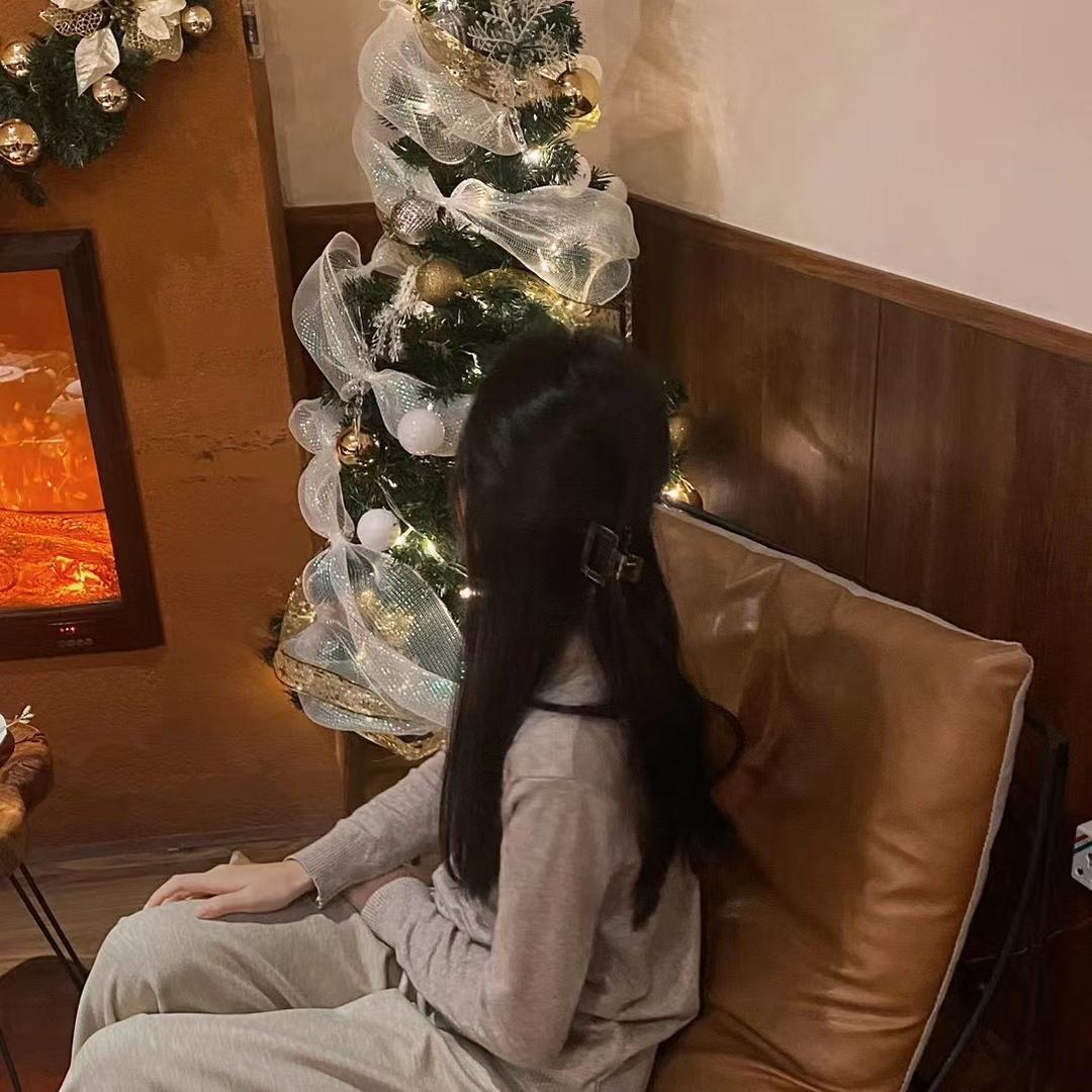 陳陳.