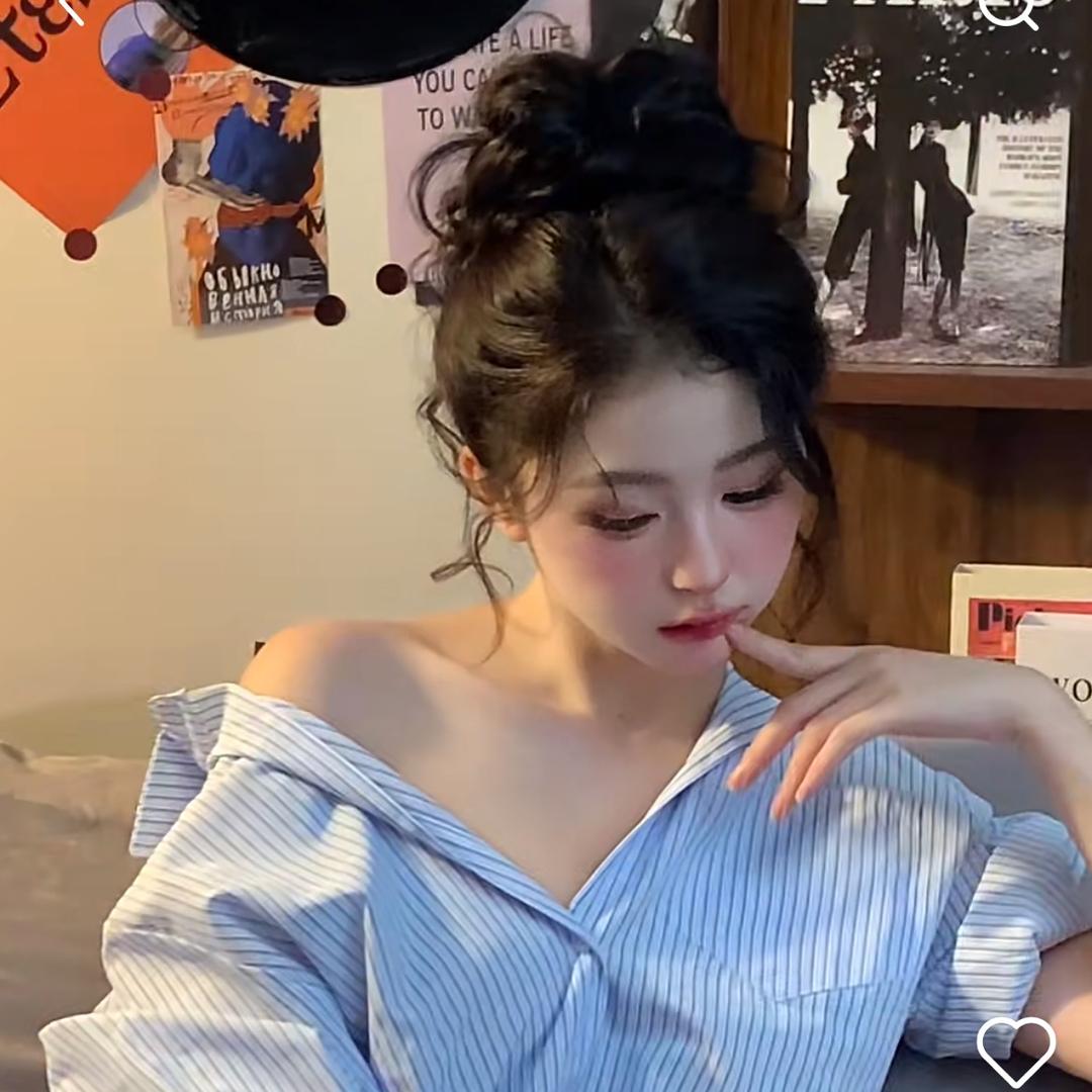 在菜市场打包的小妞