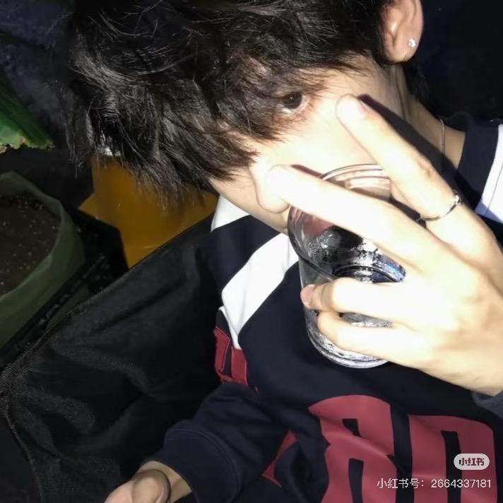 宏明玉.