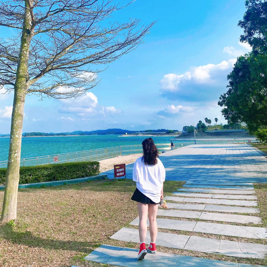 大眼妹