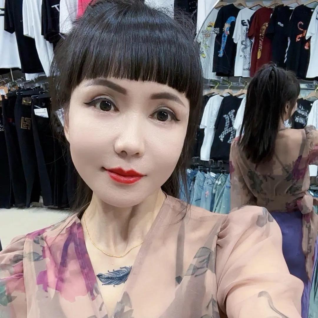 南街名品阁潮牌店