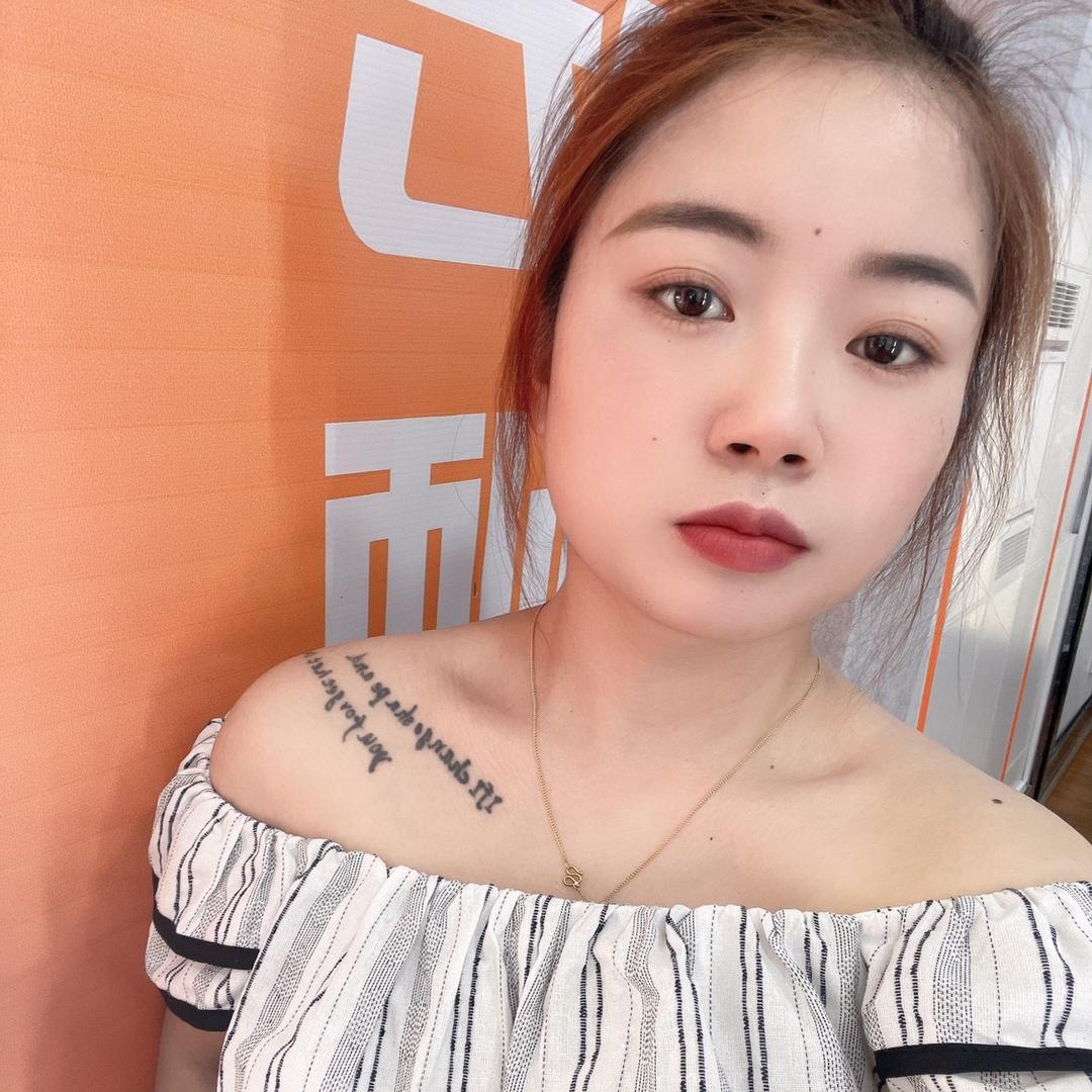 做吊顶只为减肥的小雅