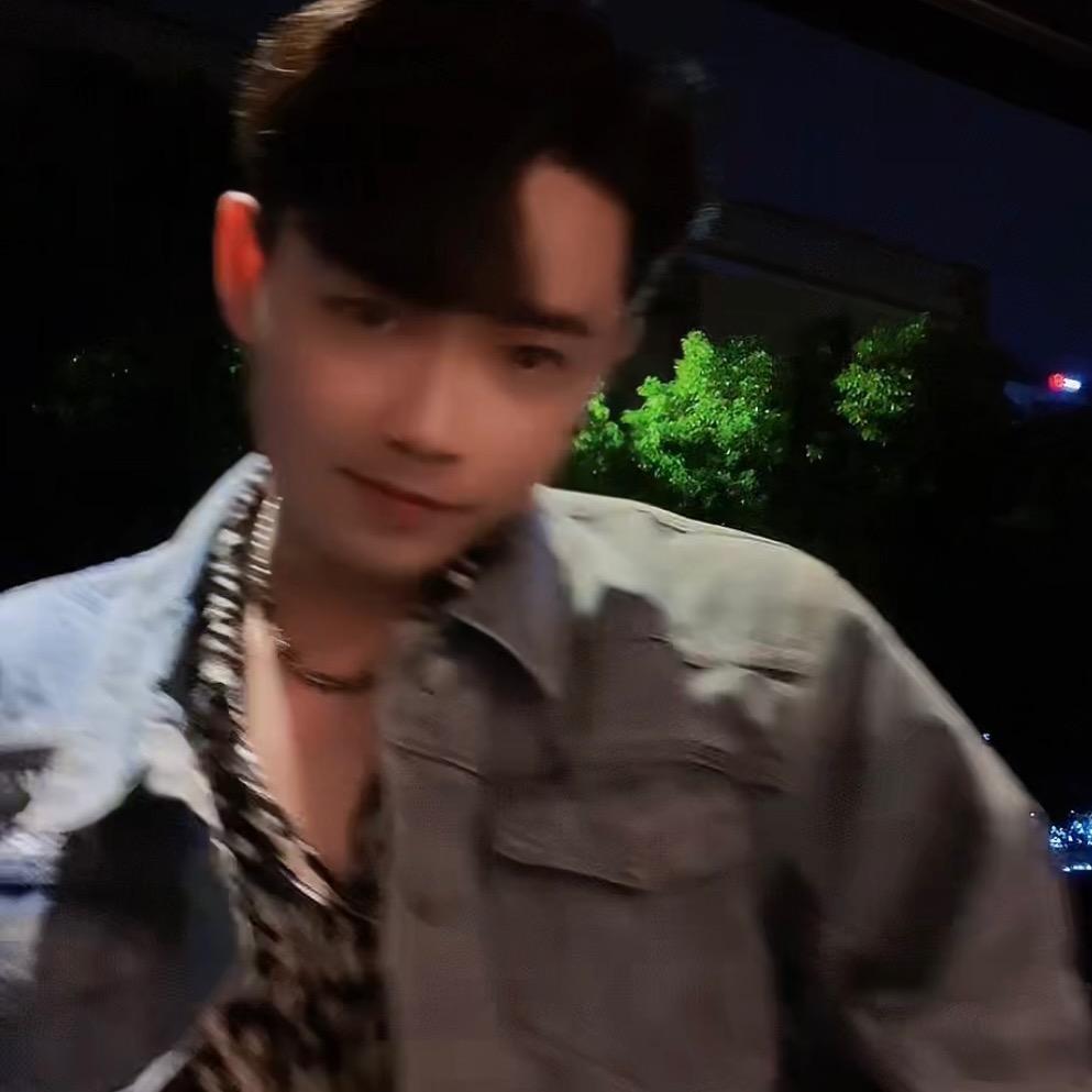 啊老黄H