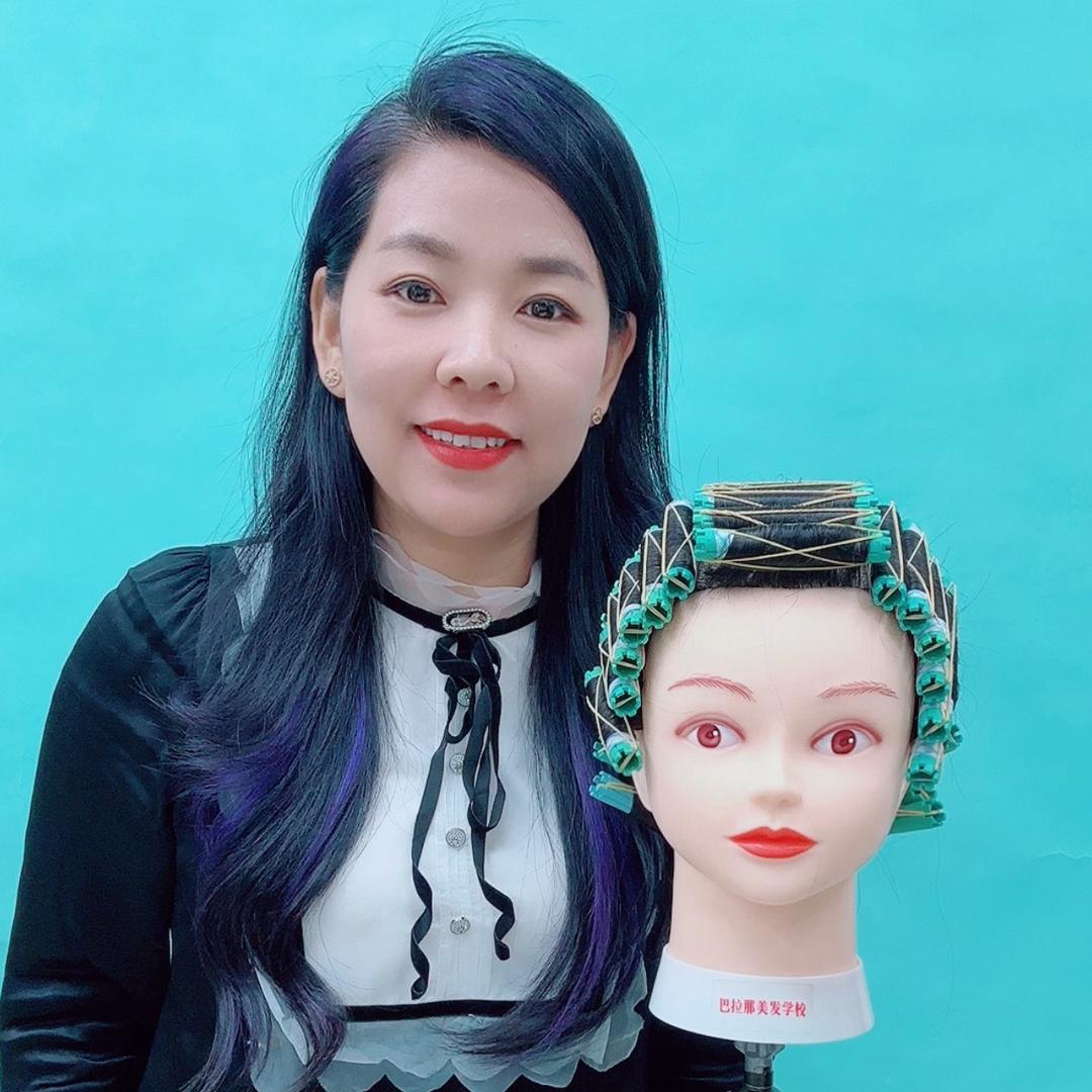 巴拉那美发学校小娜