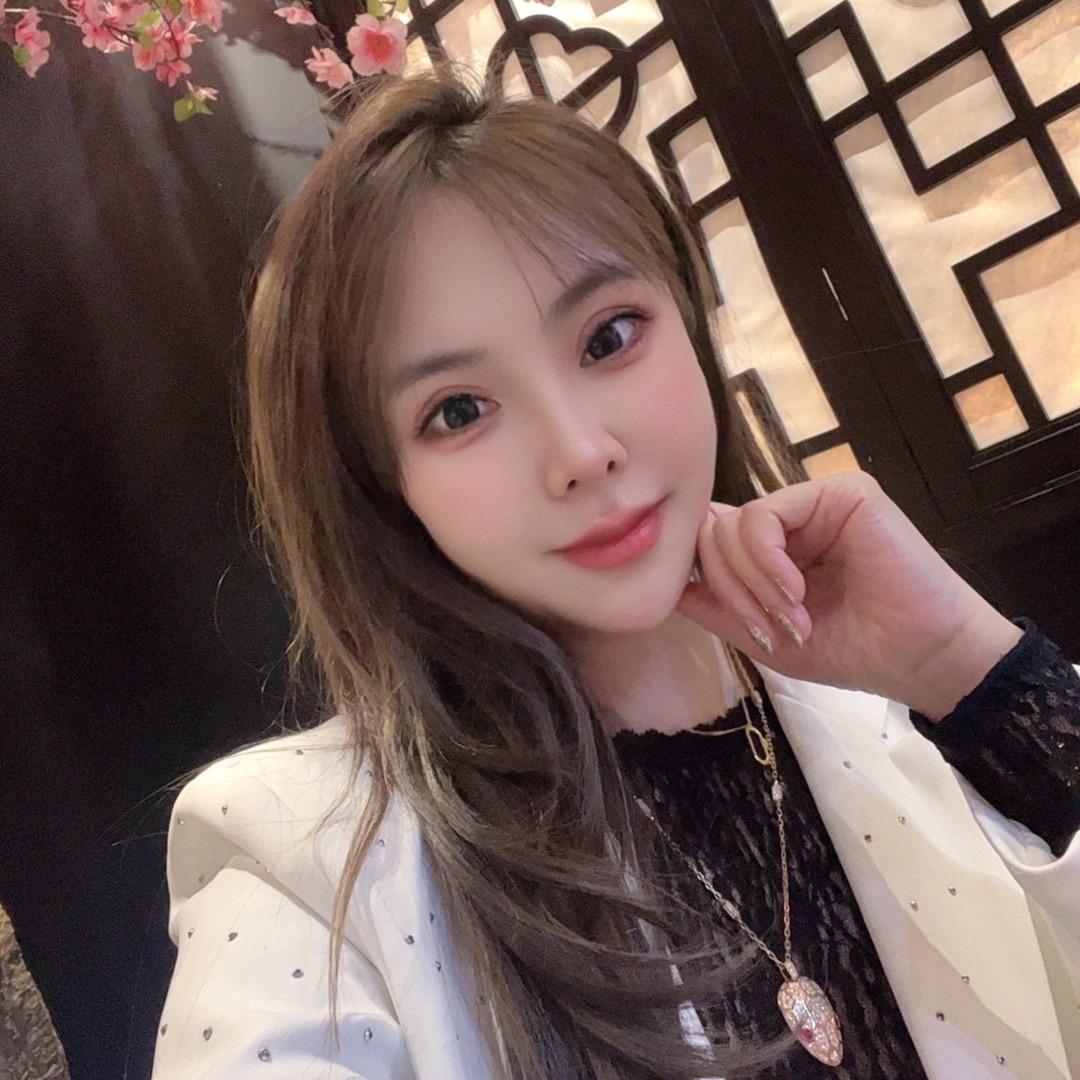 蛟河采耳店老板娘