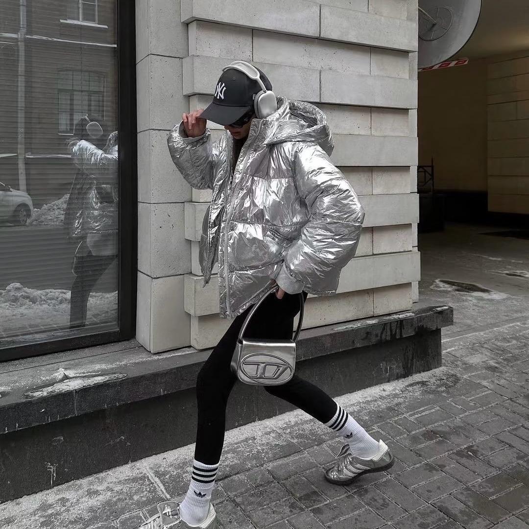 平湖亿嘉羽绒服