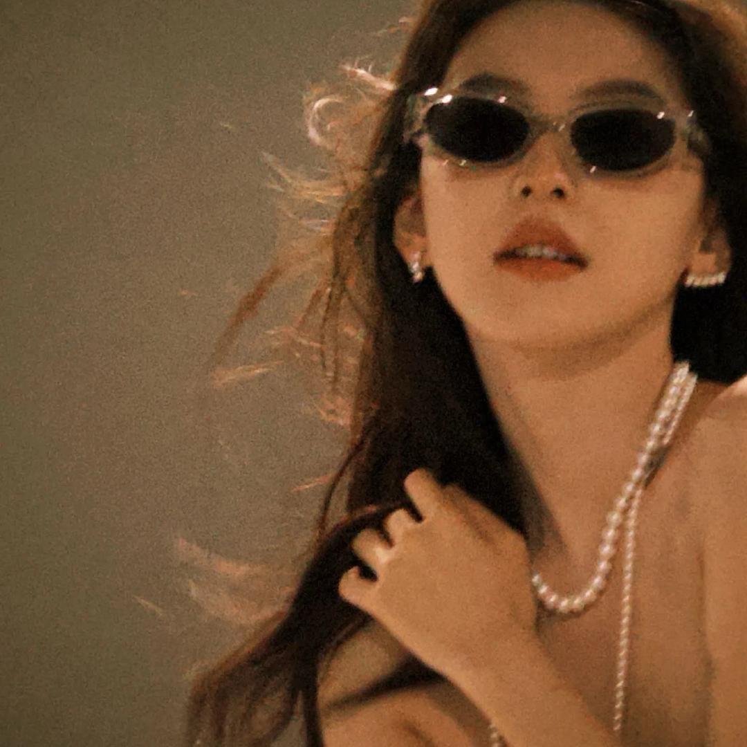 站在冰箱上的小仙女