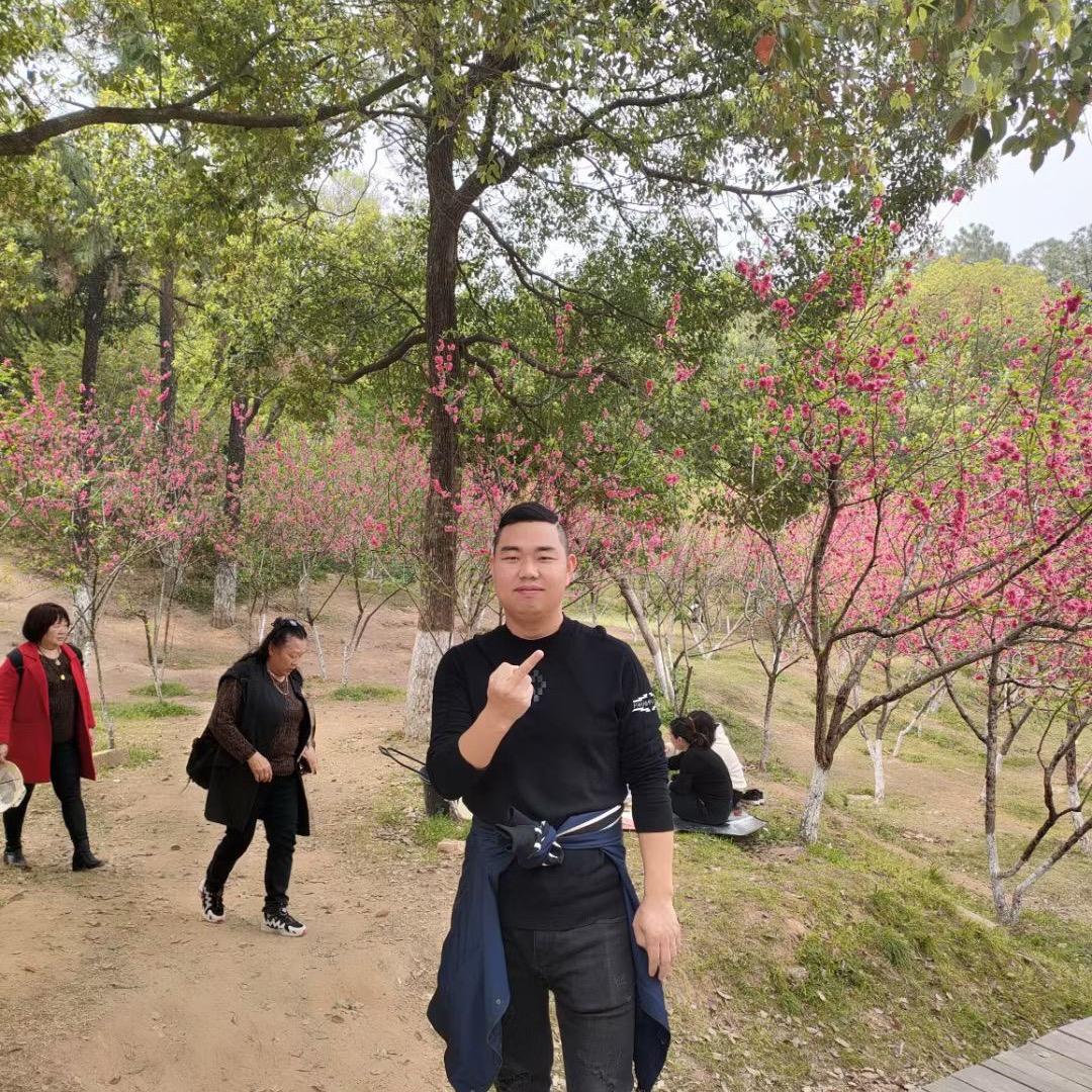 洪濑一轻广场老乡村