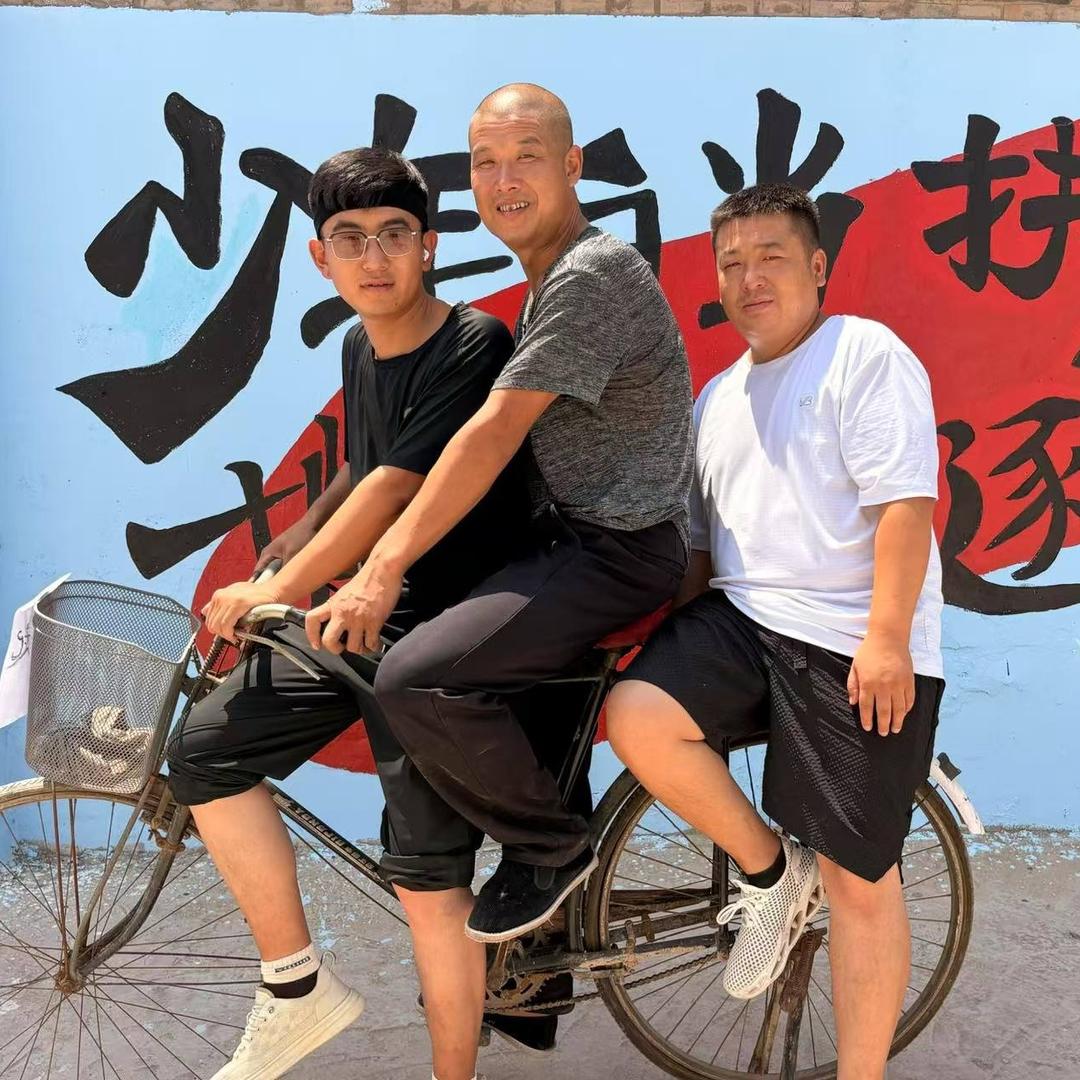 田埂兄弟
