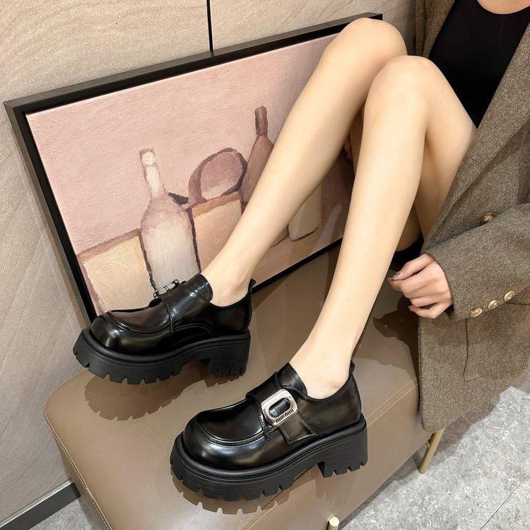 鸿佰丽轻奢女鞋