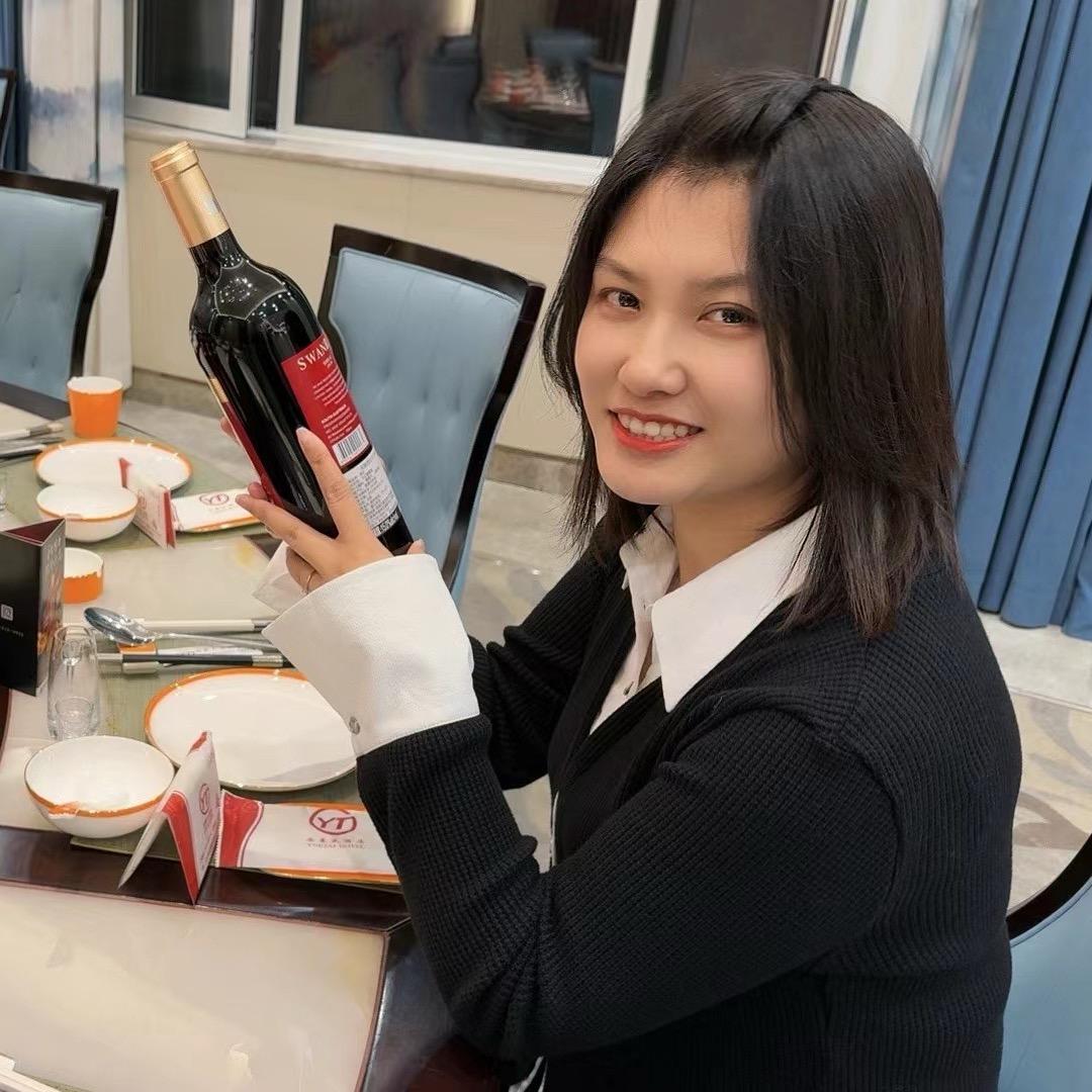 志浩（卖不动酒的老板娘）