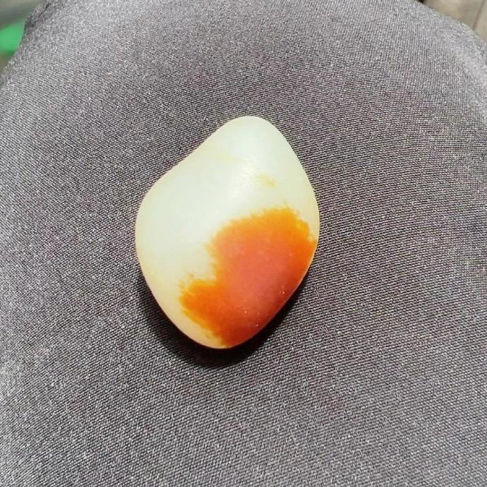 莹莹和田玉籽料2