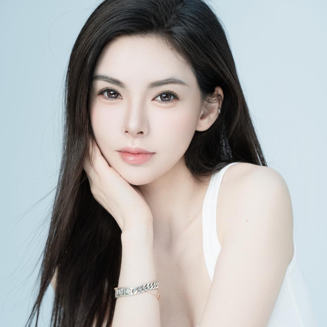 Cici梁佰万(希美颂)