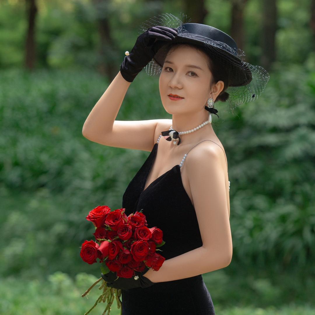 ⭐️何二妞（会理柒月花铺鲜花店）