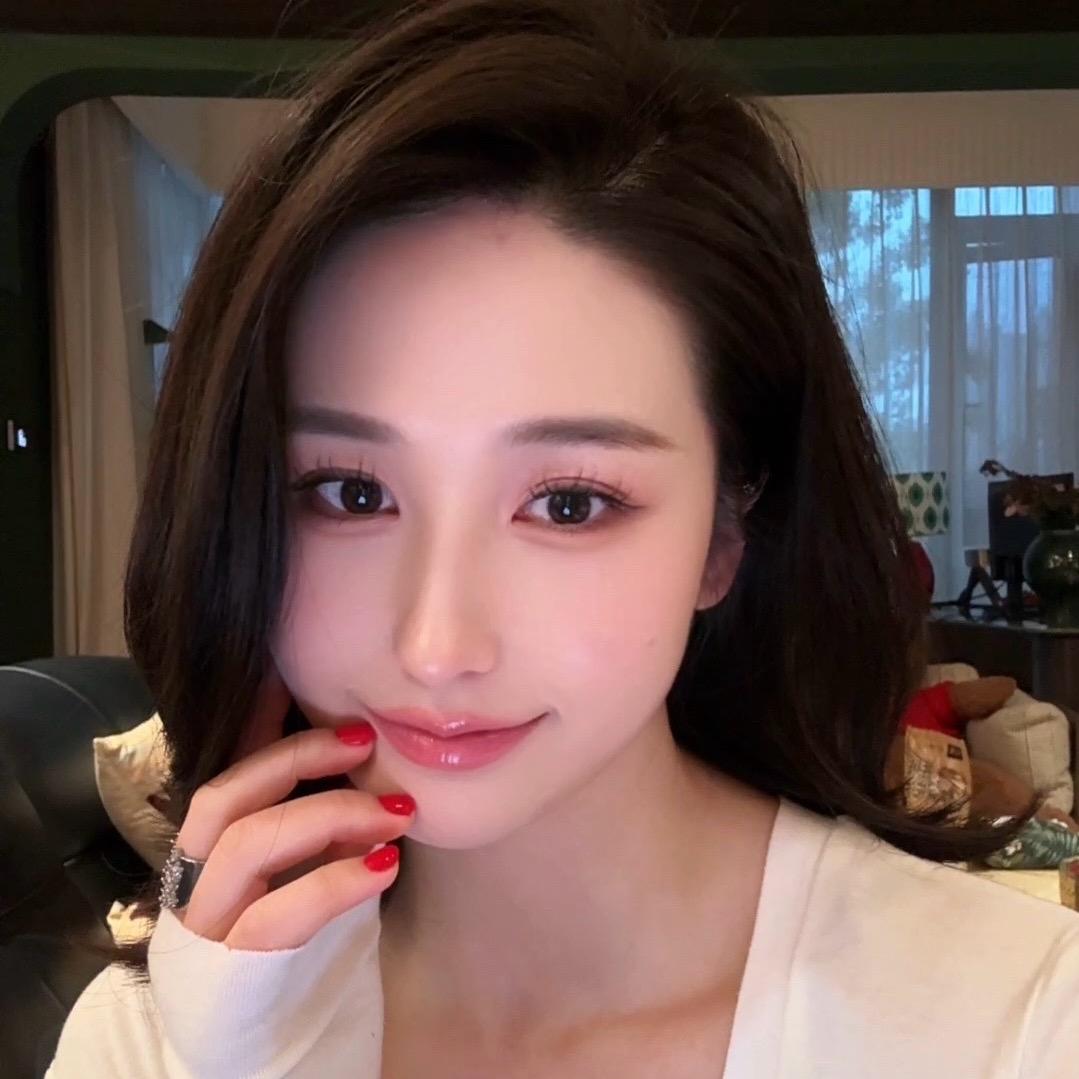 严佳佳