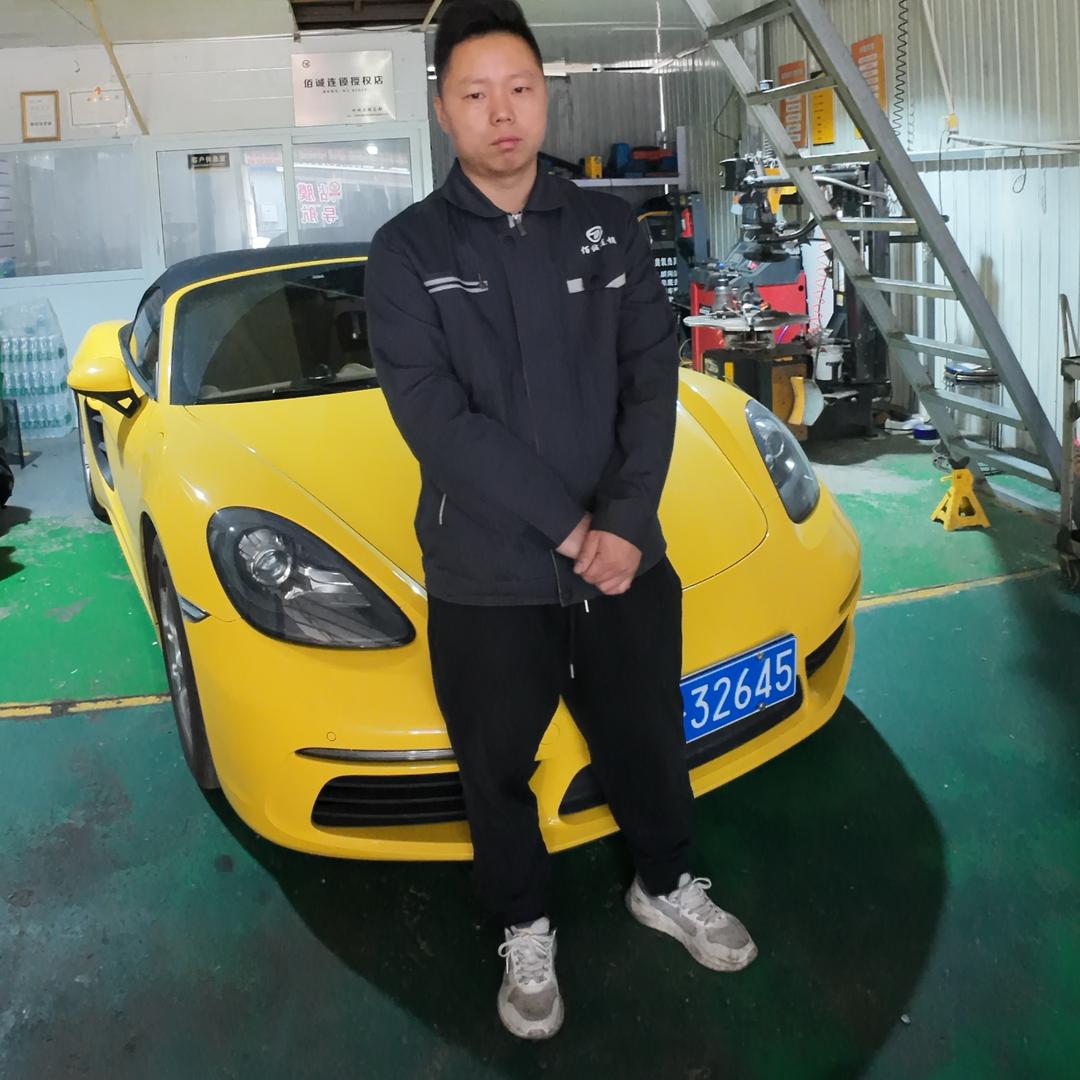 爱修车的小潘师傅