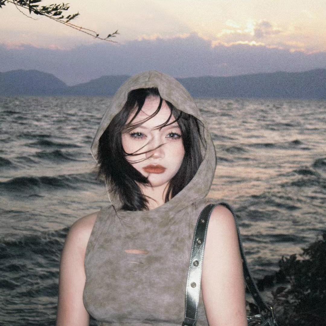 濨濨-
