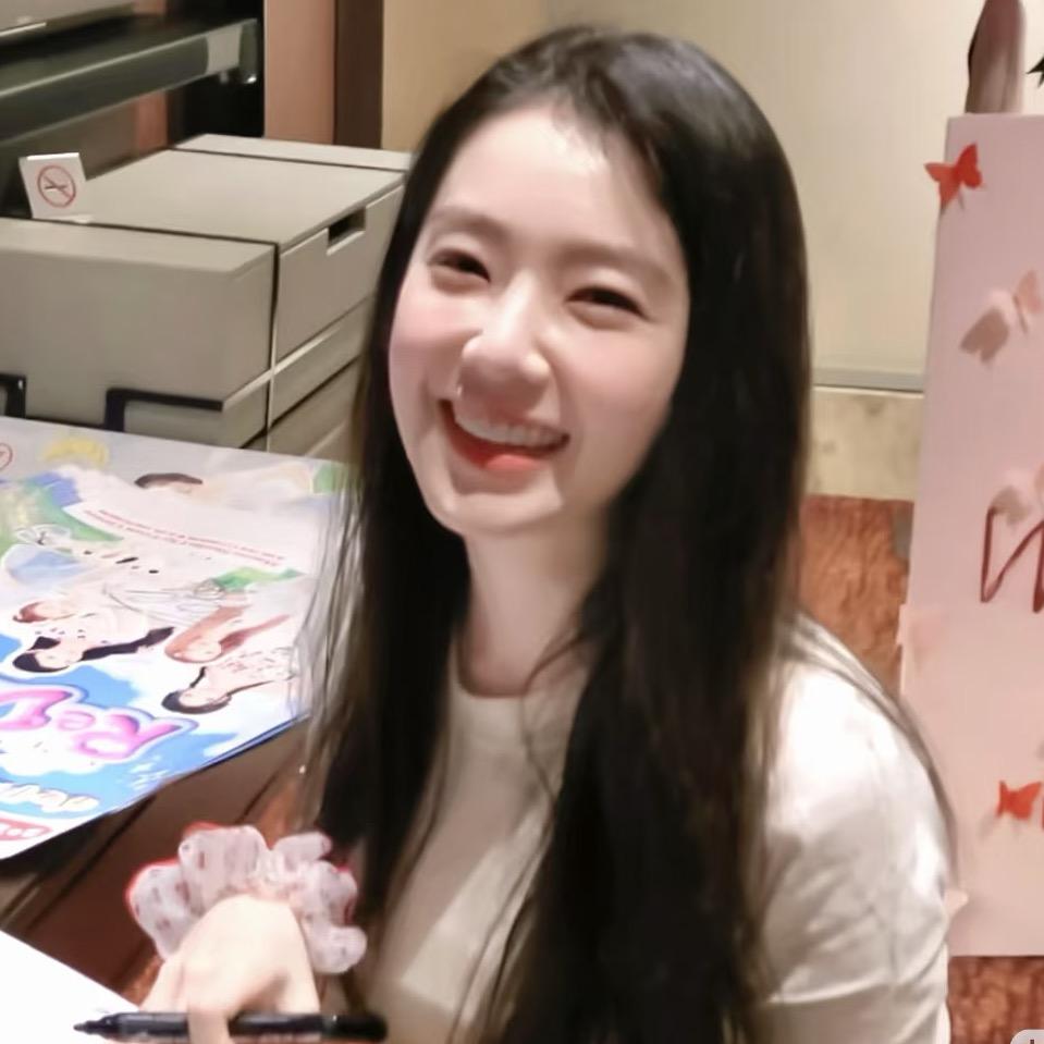 ㅤㅤㅤㅤㅤㅤe 女的 🦩