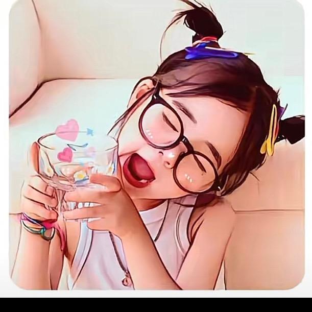 周黑鸭官方认证小梅