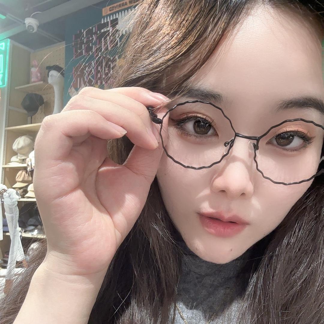 🌸榴莲泡芙ഒᩚ🌸