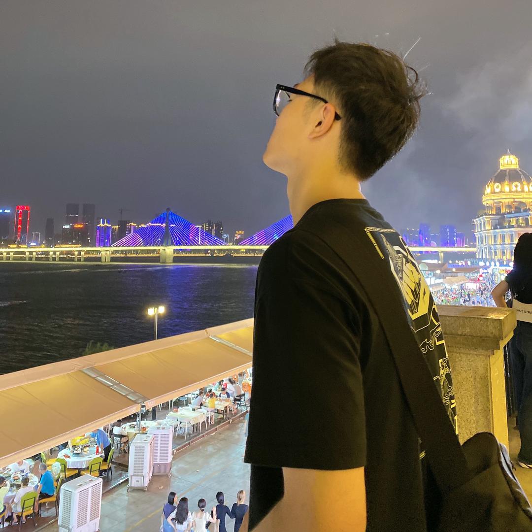 小丁不会打CSGO