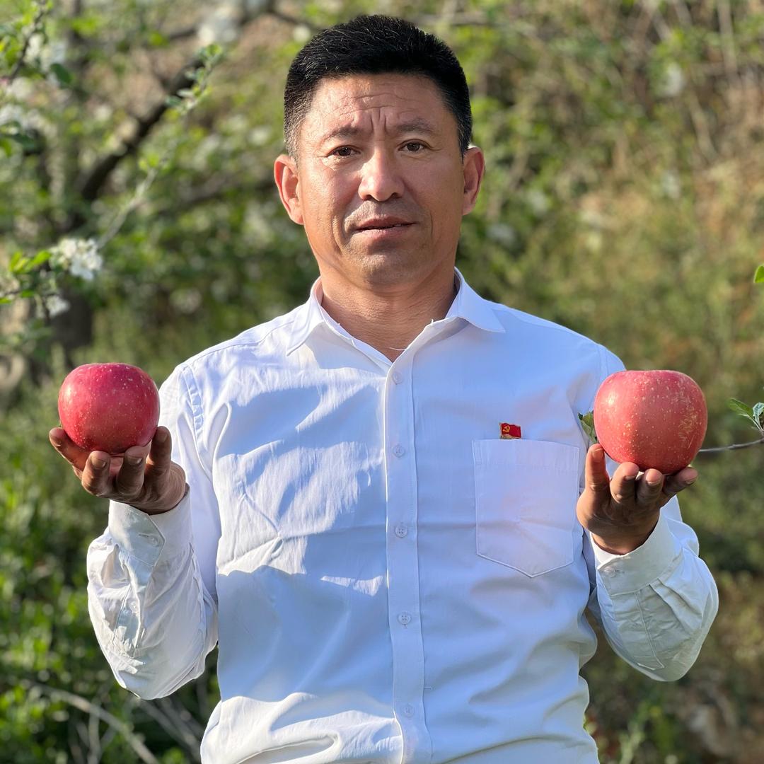 村书记马为国